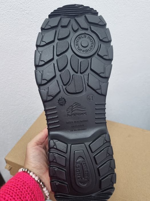 Bocanci bărbați noi în cutie! Nr 41.5!