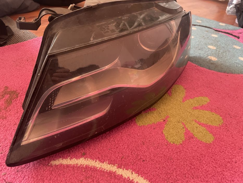 Vând far audi a4 b8 bi xenon