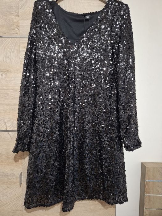 Дамска черна рокля с пайети