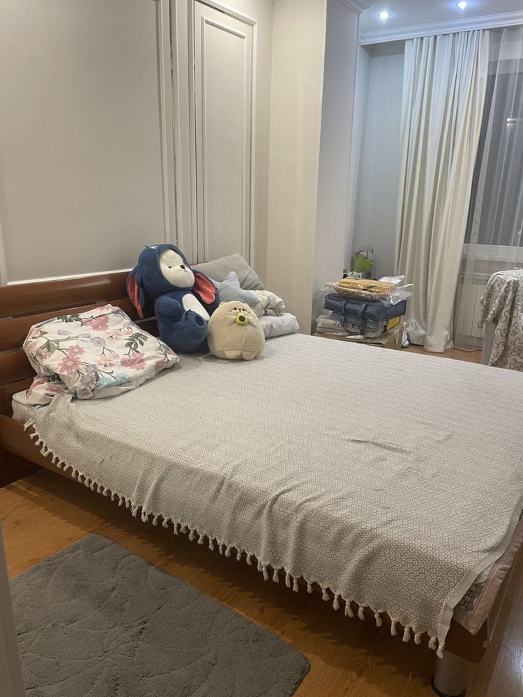 Продается КРОВАТЬ из красного дерева