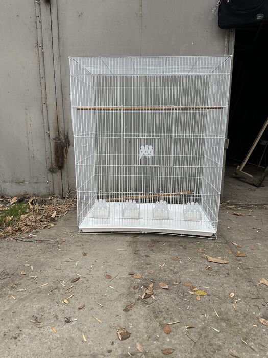 Клетка для птиц с поддоном в отличном состоянии