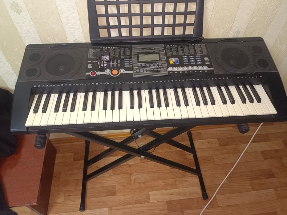Продам синтезатор