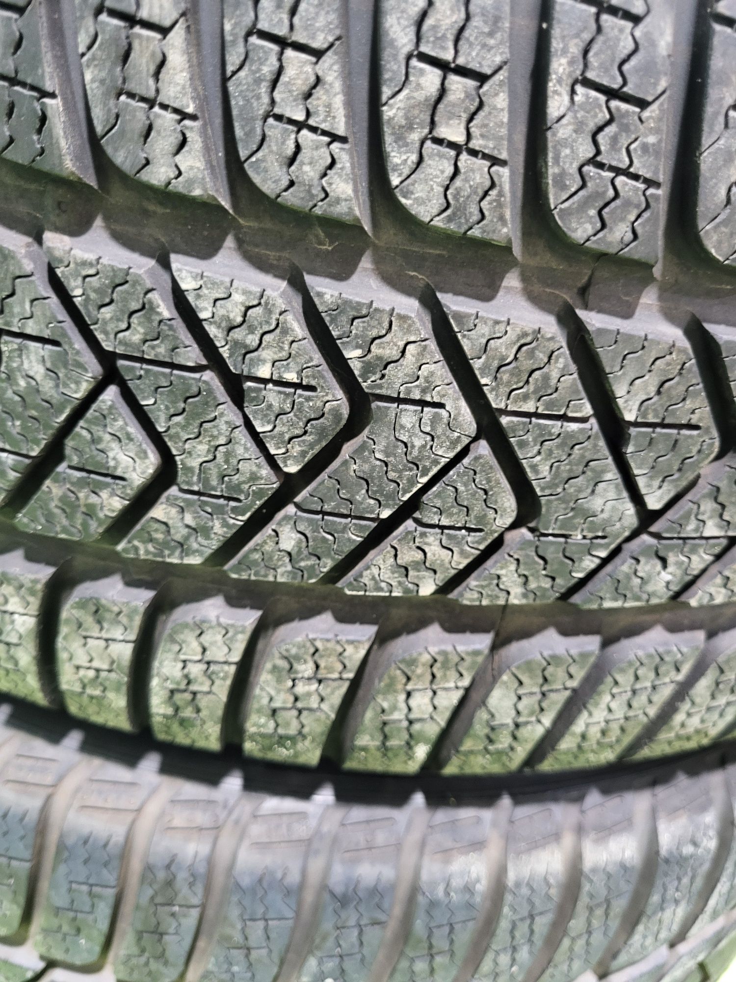 2 бр 245/40/18 Pirelli зимни гуми