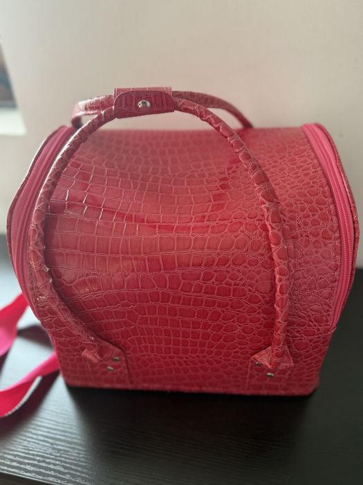 Geantă roșie, încăpătoare