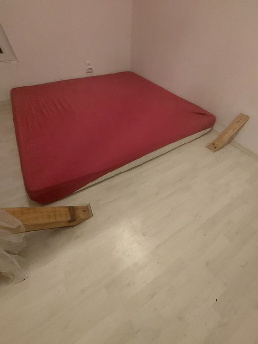 Saltea de vanzare  200 x 200 cm