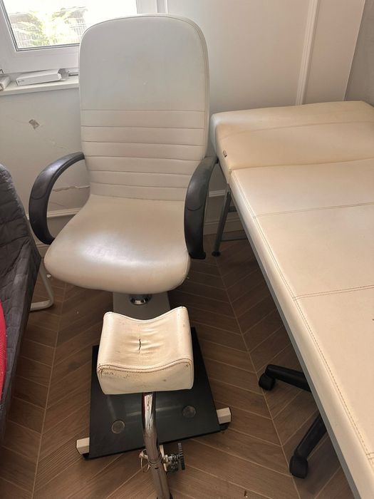 Vand pat cosmetica si scaun pedichiura