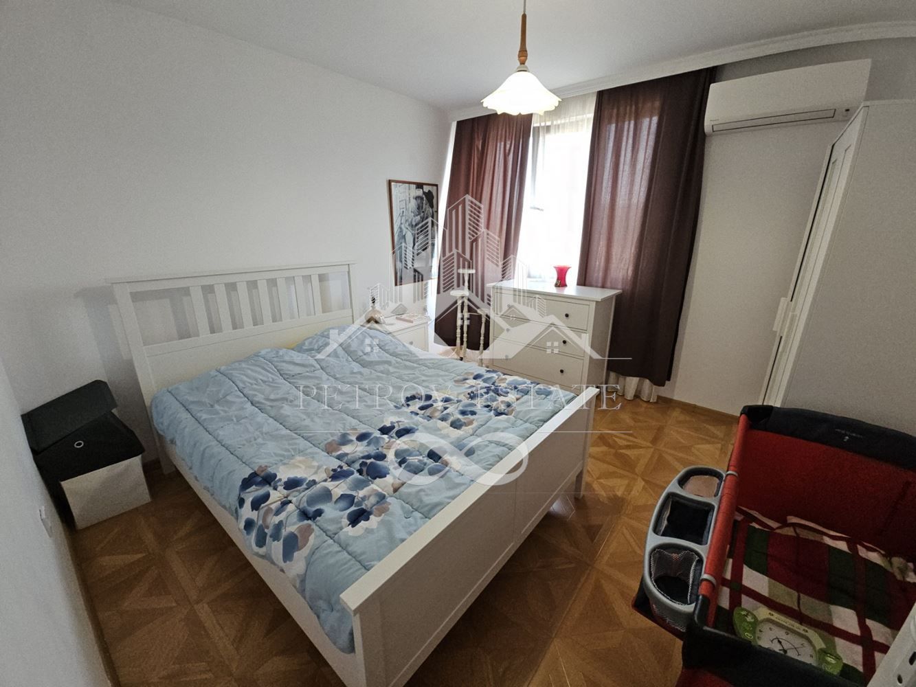 Тристаен етаж от къща