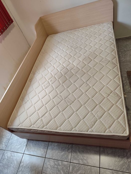 Спалня Приста с матрак и повдигащ меха низъм