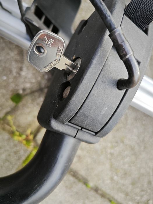 Две стойки за велосипеди Mercedes-Benz (Atera) със закл.чване