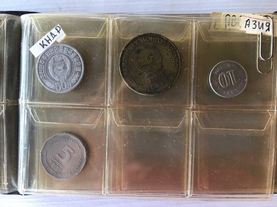 Колекция стари чуждестранни монети.