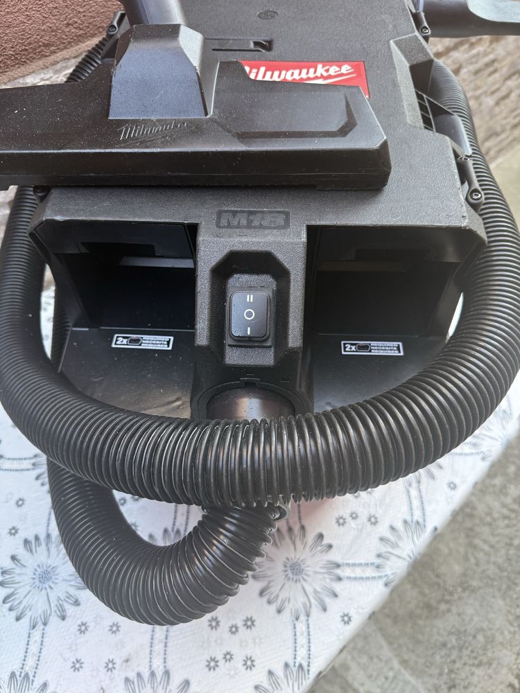 Акумулаторна прахосмукачка MILWAUKEE M18 F2VC23L-0