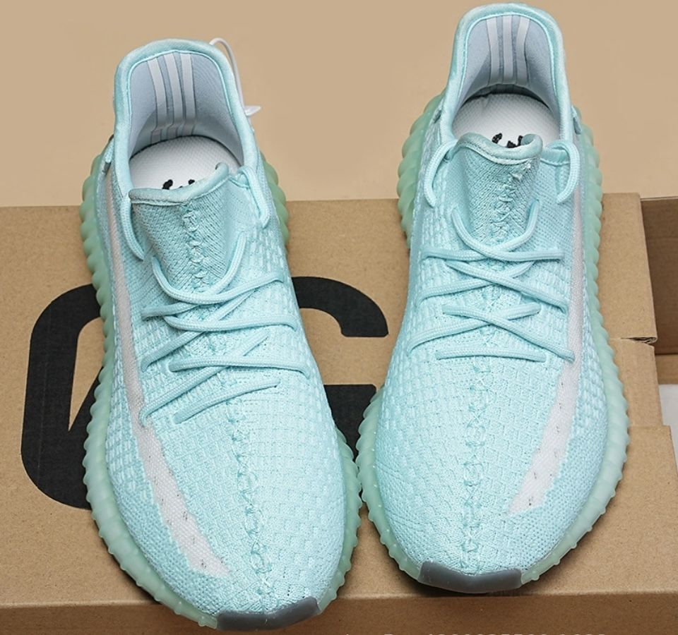 Adidasi yeezy boost moale