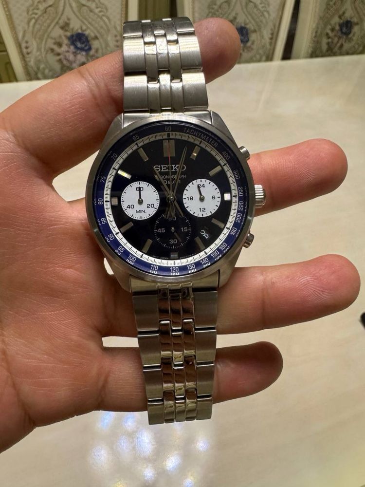 Продаются часы Versace