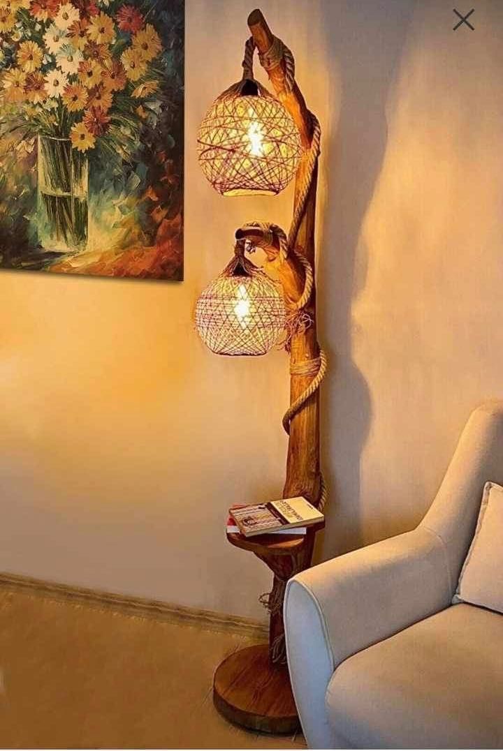 Дървена стояща лампа
