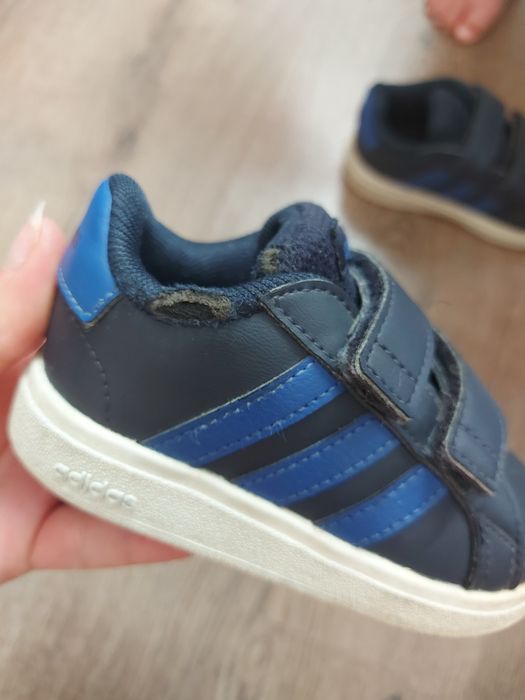 Маратонки adidas