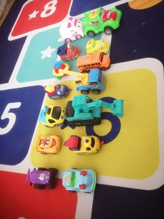 Продам пакет машинок за 1500