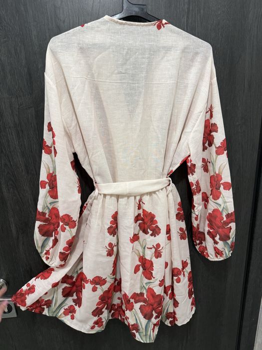 Рокля LBD с цветя