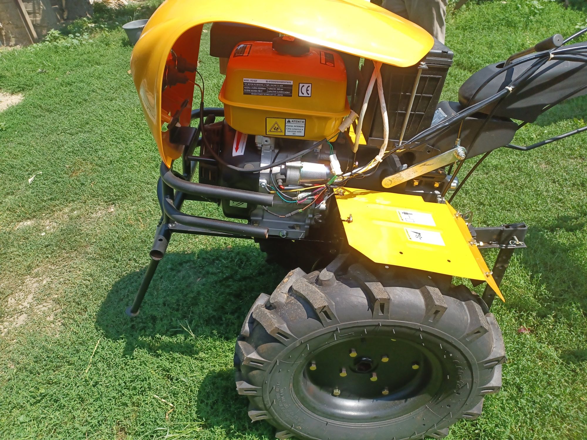 Motocultor ProGarden de 18 hp cu diferentiall+remorca și ustensile