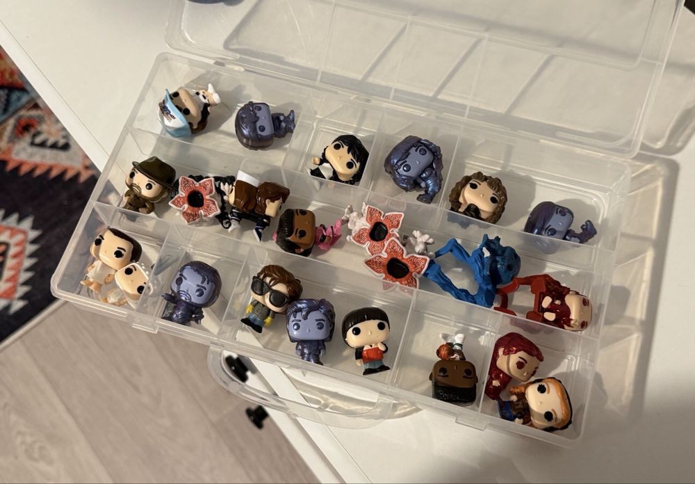 Продам всю коллекцию Kinder Joy Stranger Things