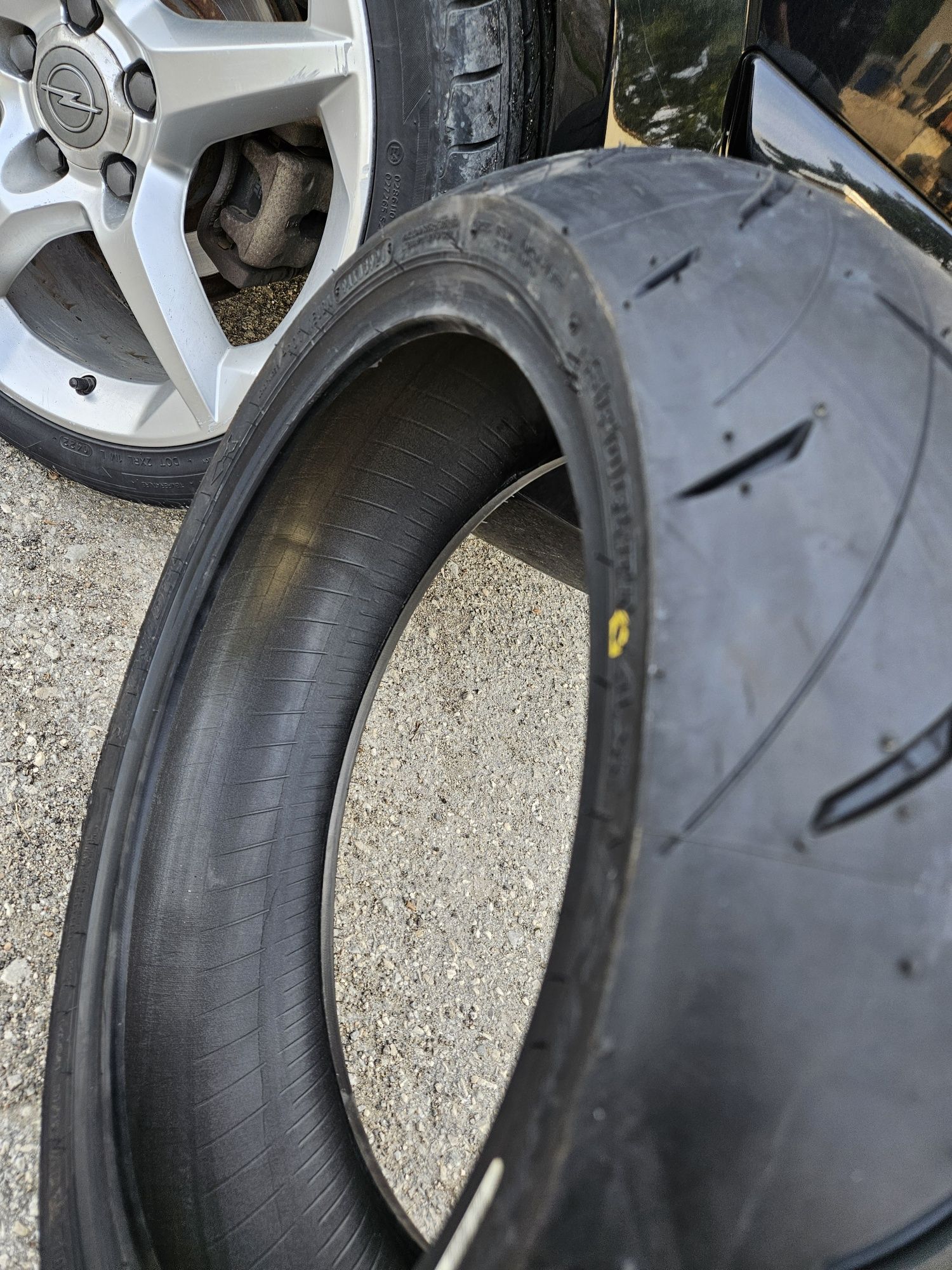 Комплект гуми за мотор
dunlop roadsmart 2 190/50zr17 дот 6718
dunlop r