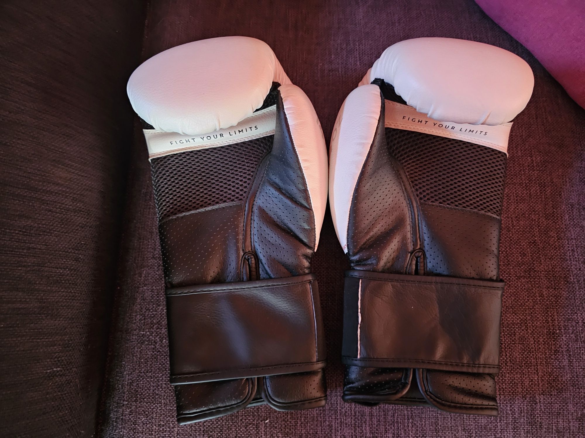 Vând sau schimb Mănuși Box Kickbox TRNG Decathlon Outshock, Mărime 14