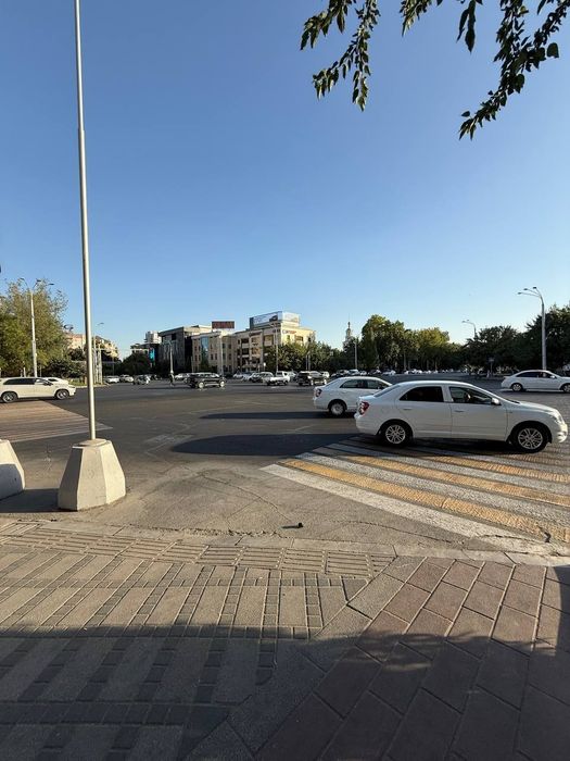 Продаётся под офис Метро Айбек  Орр: Шох Мед