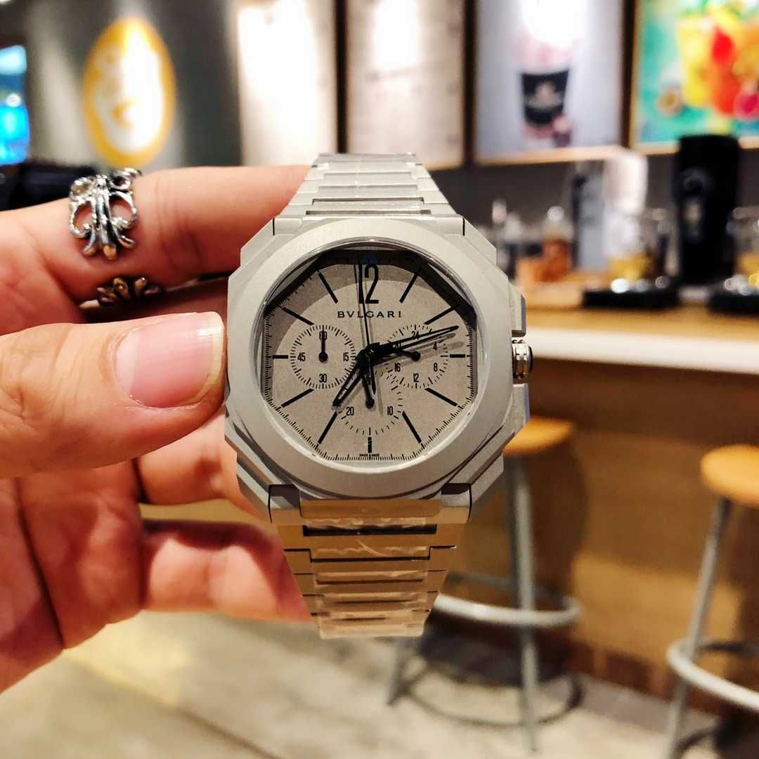 Кварцов мъжки часовник BVLGARI Octo Finissimo Chronograph