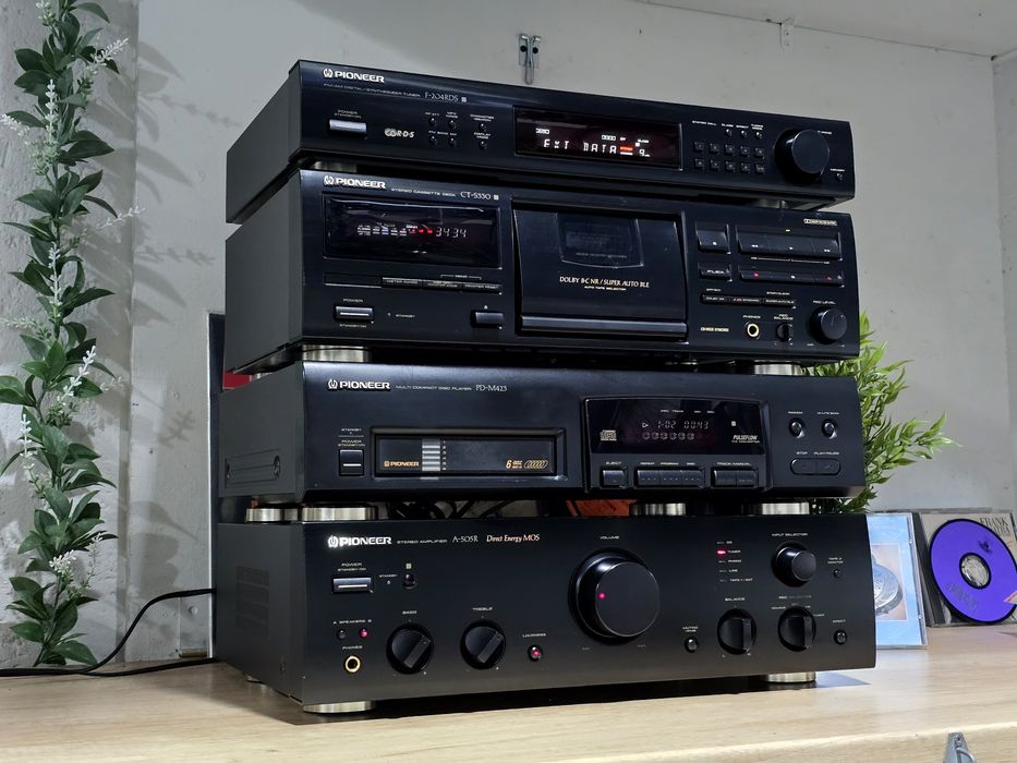 Linie audio PIONEER,  amplificator, casetofon, cd-player 6 disc, tuner