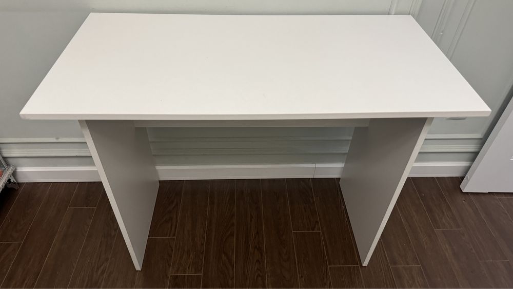 Рабочий стол/туалетный стол