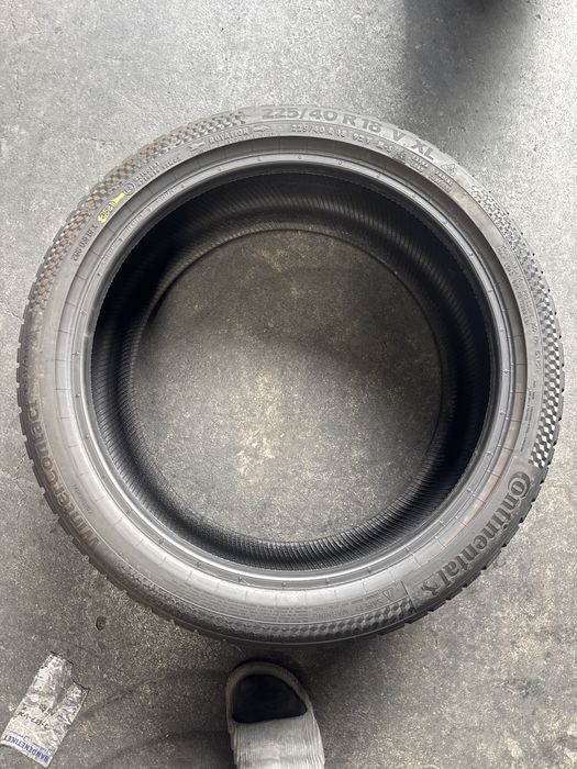 225/40/18 Continental M+S