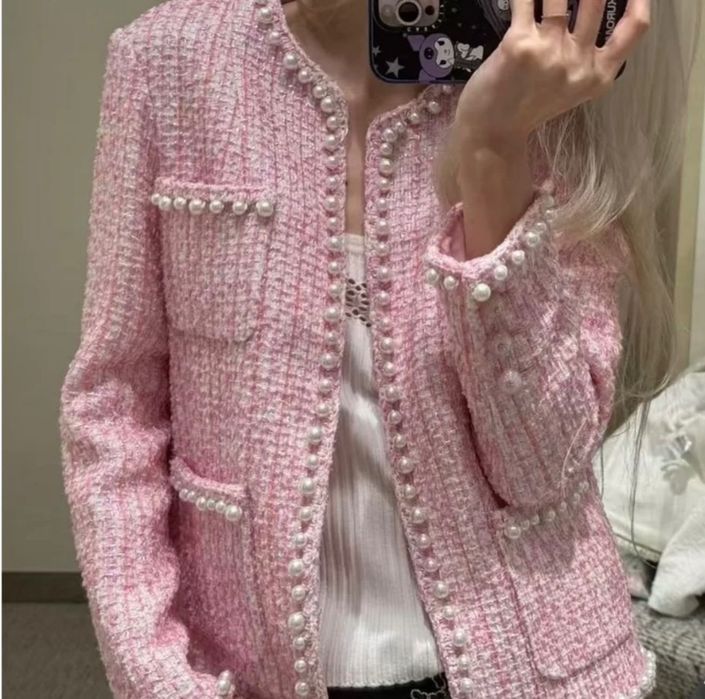 Много красиво сако Chanel.