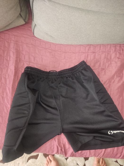 Pantaloni de portar