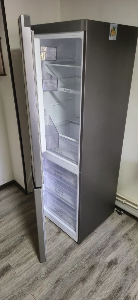 Продам холодильник Samsung модель RB29FERNDSA б/у