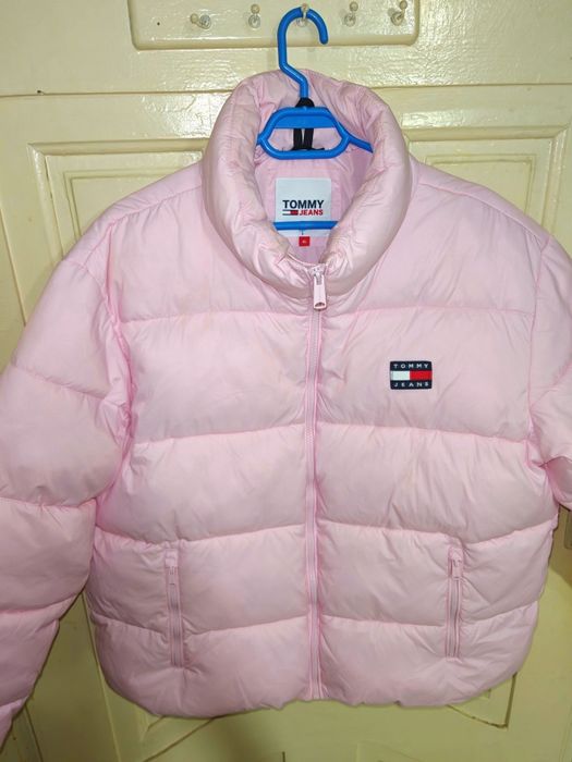 Geaca Tommy Jeans Badge Puffer roz