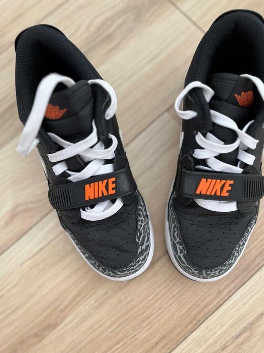 Incaltamine baieti marime 35.5 Nike Air Jordan Legacy 312 Low