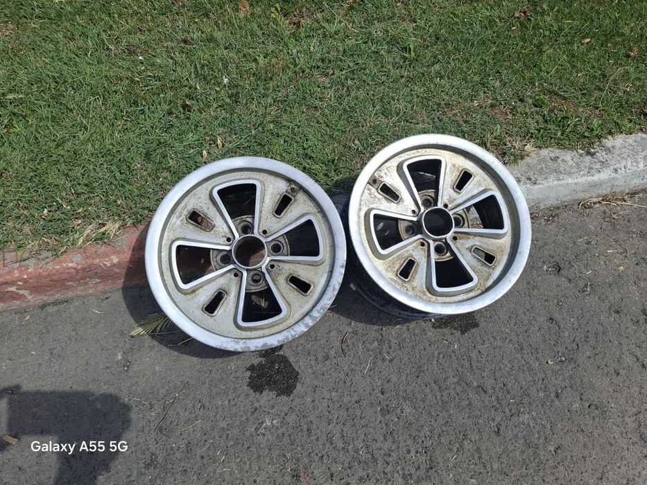 momo BMW 2002 R13 4x100 5.5J ET18