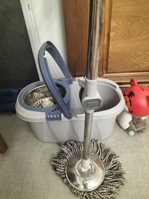 Швабра с отжимом .