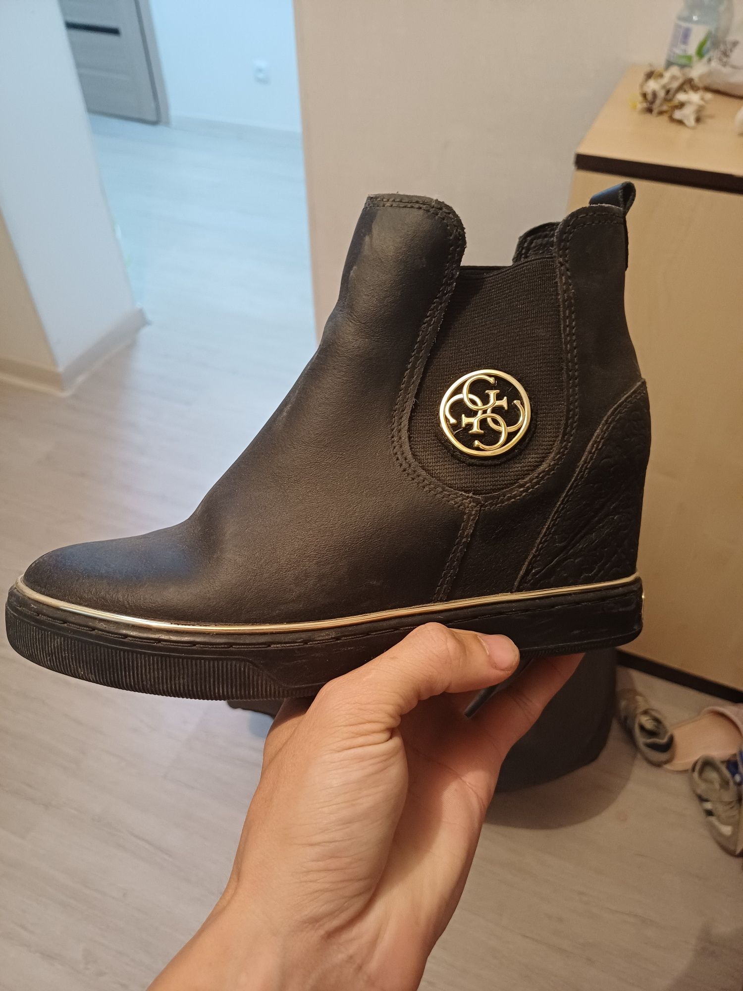 Женские осенние ботинки. БРЕНД  Guess
