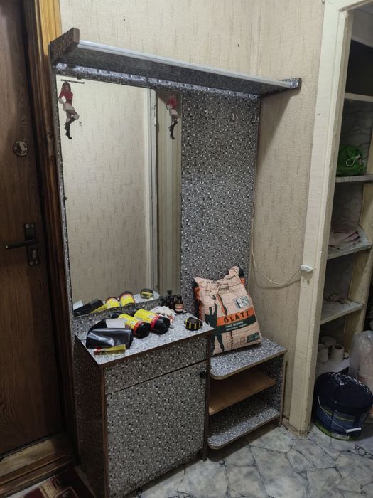Прихожая, шкаф продам