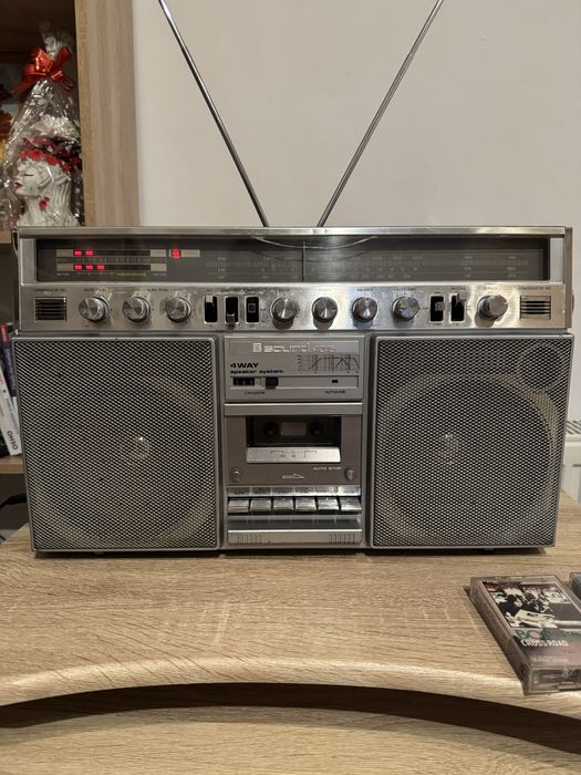 Radiocasetofon boombox Sound 4015 pret 350 lei