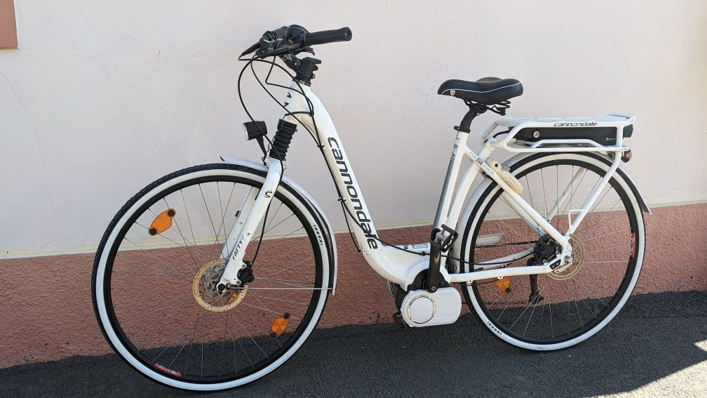 City bike electric Cannondale