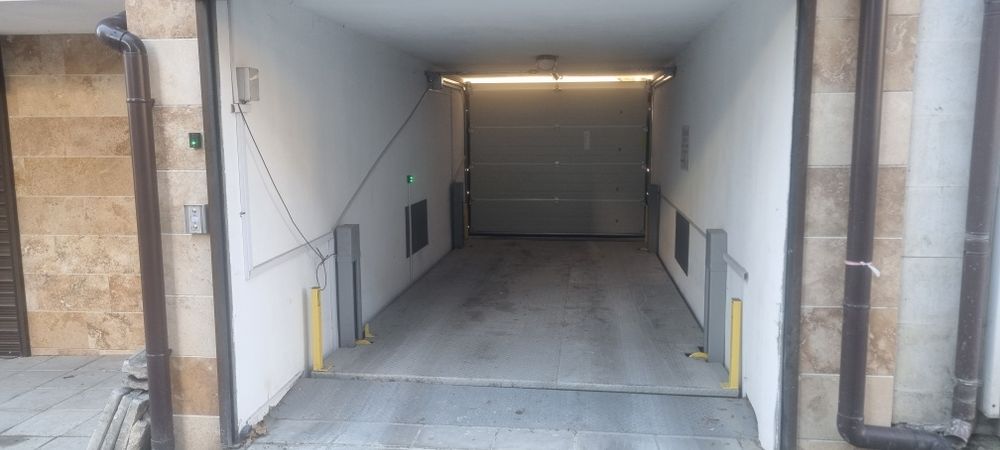 Давам под наем подземно парко място