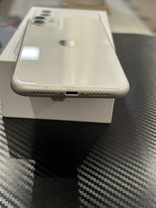 Отличен iPhone 11 64gb бял