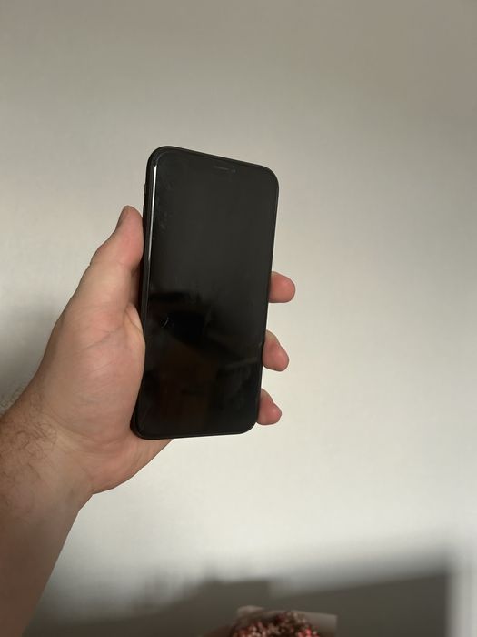 Iphone XR б/у в нормальном состоянии