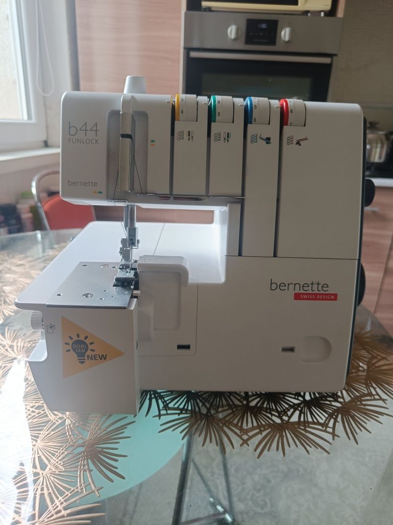 Оверлок Bernette b44