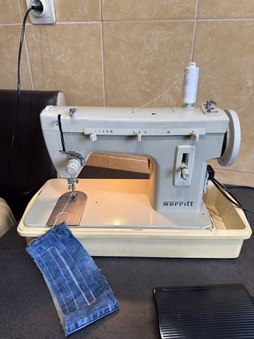 Masina de cusut surfilat si butoniere Singer Merrit Germania