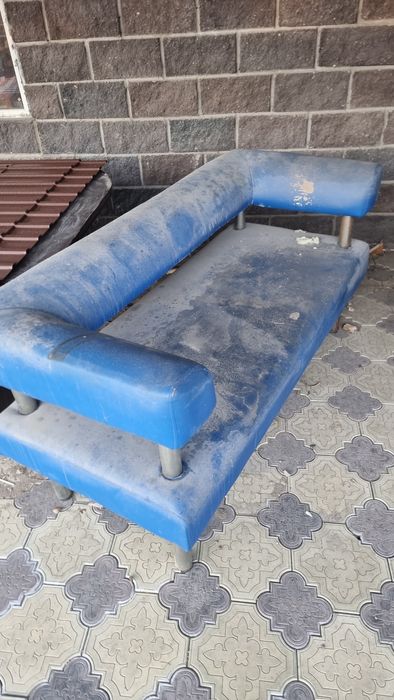 Отдам даром диваны