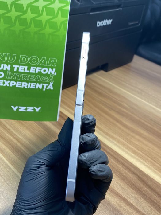 Samsung Galaxy Z Flip6 / Garanție 12 luni / 256 Gb / Nou desigilat