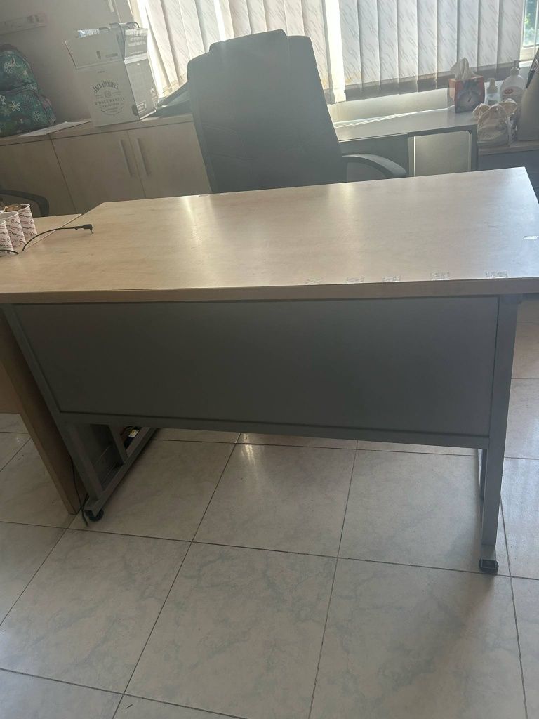 Седем броя бюра 120/65 см.