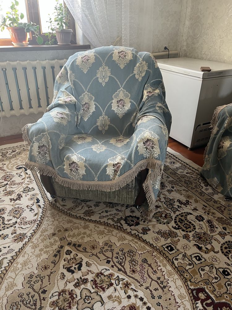 Продам диван и два кресло